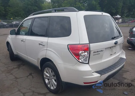 2013 Subaru Forester 2.5X Premium из США, поврежденный, VIN JF2SHADC5DH437741